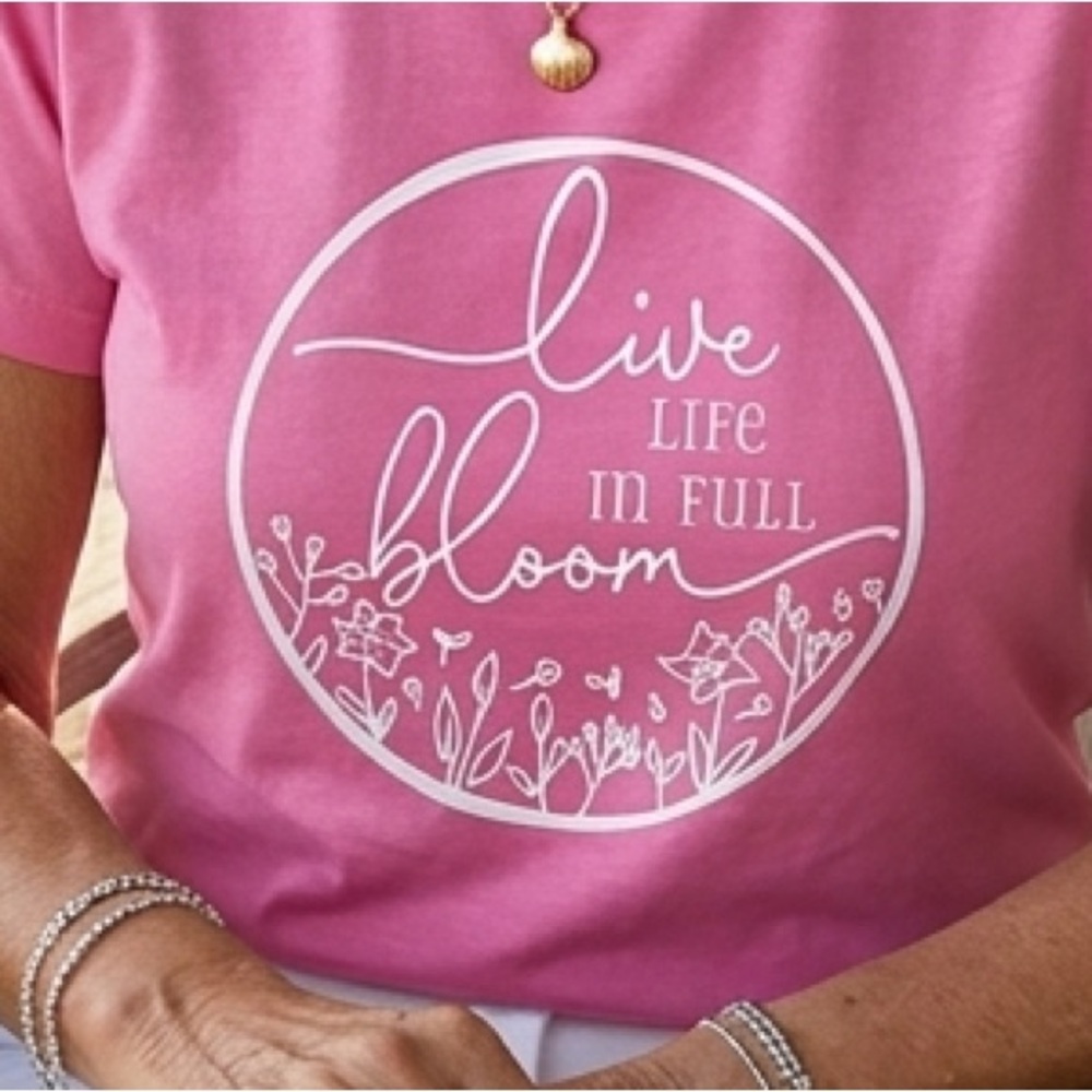 Pink Graphic Tee with the inspirational slogan “live life in full bloom” Size M - Picture 2 of 6